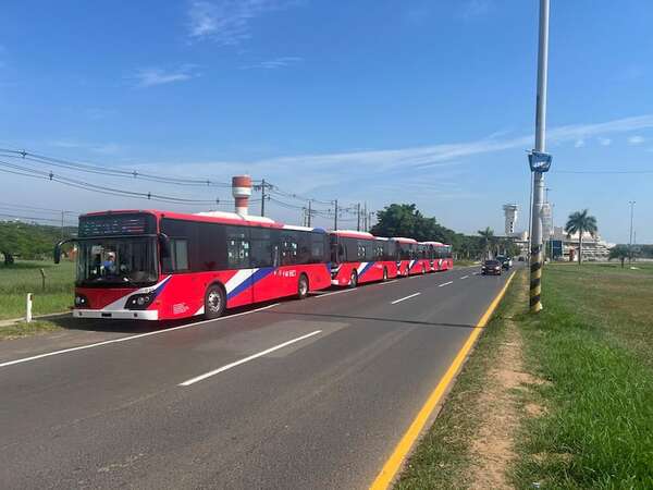 Prueba de Línea E3: buses eléctricos entre el Puerto y el Silvio Pettirossi - Economía - ABC Color