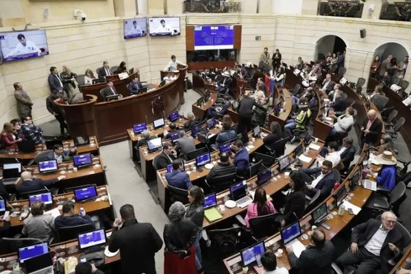 En Colombia, la izquierda y la derecha se afianzan en el Congreso - ADN Digital