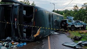 Investigan triple accidente que deja un muerto y 23 heridos en San Juan del Paraná
