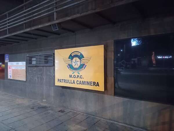 Video: agente de la Caminera golpeó a un hombre con su walkie talkie tras discusión - Policiales - ABC Color