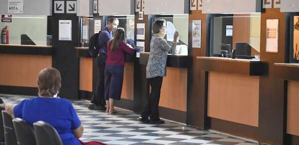 El 60% de los impuestos en Paraguay aportan 700 grandes contribuyentes - Economía - ABC Color