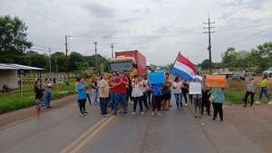 Padres cierran ruta en Villeta para exigir entrega de kits escolares - Nacionales - ABC Color