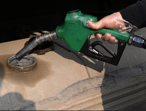 Precio del petróleo se desploma tras declaraciones de Trump