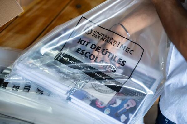 Padres de alumnos denuncian que kits escolares no llegaron a varias instituciones educativas