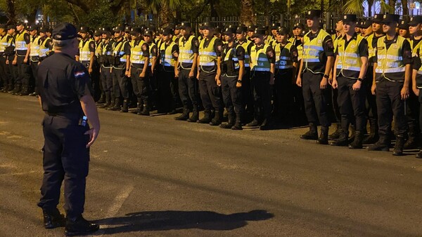 Fuerte despliegue policial en inmediaciones del Congreso ante movilización docente