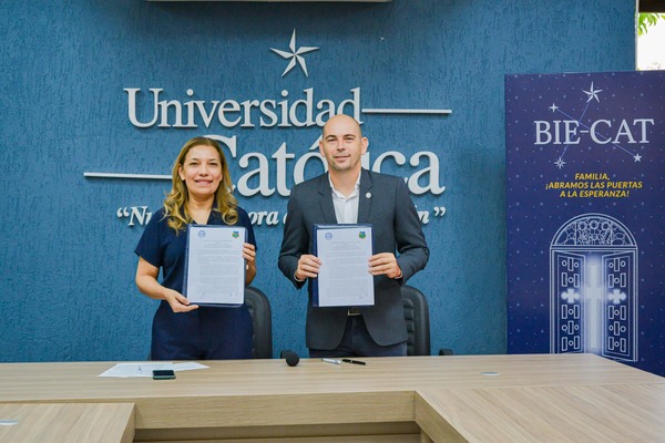 UNIVERSIDAD CATÓLICA Y MUNICIPALIDAD DE CAMBYRETÁ FIRMAN CONVENIO DE COOPERACIÓN