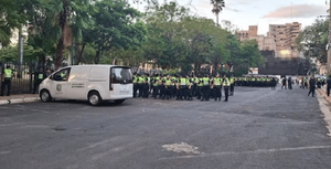 Policía activa seguridad por marcha docente - Noticiero Paraguay
