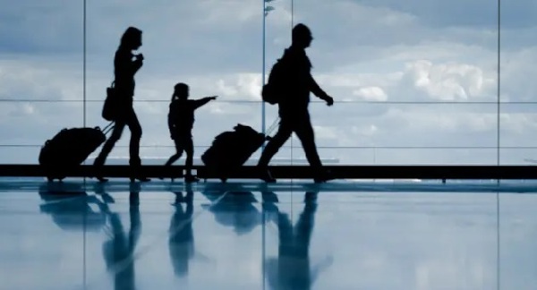 Migrante paraguaya explica cambio de acento