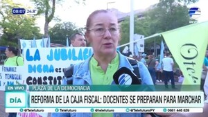 Docentes marchan en todo el país contra la reforma de la Caja Fiscal