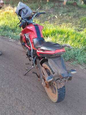 Motociclistas chocan sobre la Ruta 8 en Coronel Bogado y una mujer resulta lesionada