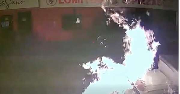 Diario HOY | Desconocidos incendian camión y provocan daños en panadería en Ñemby