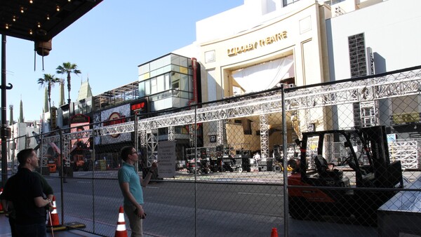 Maquinarias y alfombra roja: Así avanzan los preparativos para recibir a los Óscar en Hollywood