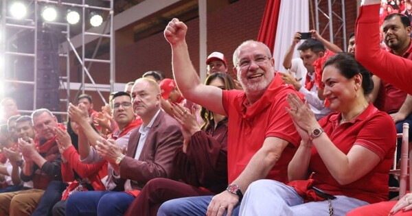 Tras dejar el liderazgo de la bancada cartista, Abed baja a CDE para jugarse por la candidatura de Magno