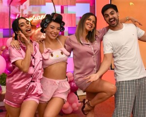 Popular / (GALERÍA) ¡Festejaron su cumple con pijamada en vivo!