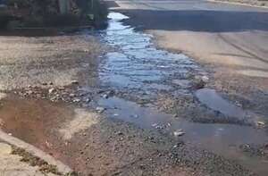 Pérdida de agua en Acceso Sur - Crónicas Ciudadanas - ABC Color