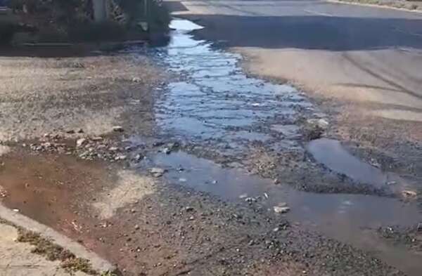 Pérdida de agua en Acceso Sur - Crónicas Ciudadanas - ABC Color