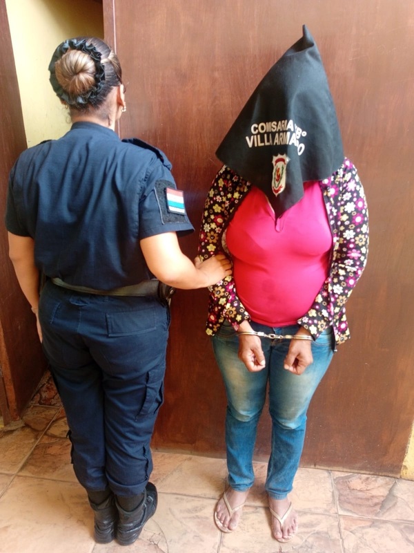 Detienen a mujer con dos órdenes de captura cuando acudió a comisaría en Concepción - Concepción al Día