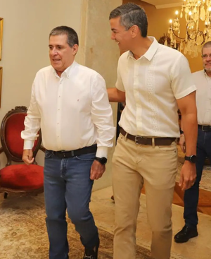 Tras su paso por terapia intensiva, Horacio Cartes reaparece públicamente en una jornada de trabajo