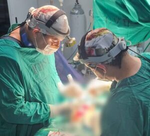 En San Ignacio, realizan cirugía compleja a paciente de 45 años que sufrió una fractura vertebral