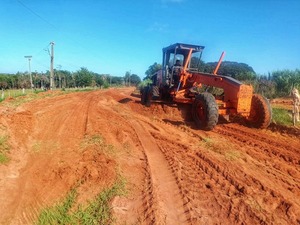 Trabajos en caminos vecinales mejoran la transitabilidad en comunidades de Alto Paraná - ADN Digital
