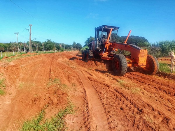 Trabajos en caminos vecinales mejoran la transitabilidad en comunidades de Alto Paraná - ADN Digital