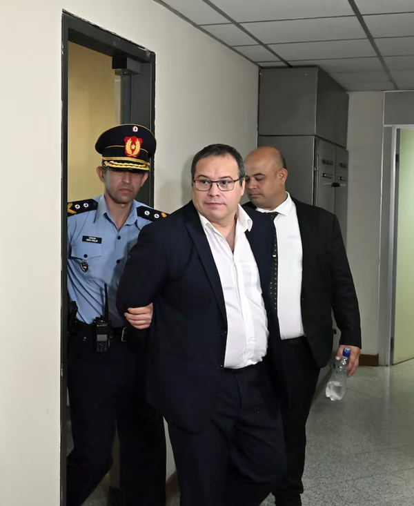 Tribunal otorga libertad ambulatoria a Carlos Granada bajo estrictas restricciones