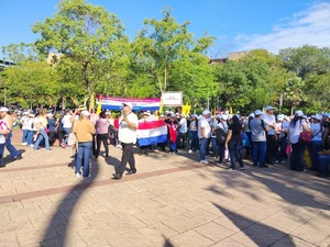 Gobierno cede ante docentes: baja edad jubilatoria, aumenta la tasa de sustitución y asume aporte del 10%