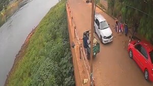 Filman a un hombre tirando basura y la Municipalidad anuncia demanda