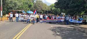 Caja Fiscal: docentes con cierre de ruta en Misiones exigen que el Senado apruebe cambios expuestos por el gremio - Nacionales - ABC Color