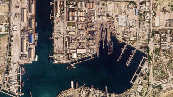 Trump anuncia que ha destruido 10 barcos minadores iraníes en el estrecho de Ormuz