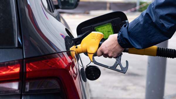 El petróleo se desploma e impulsa la subida de las bolsas europeas y asiáticas