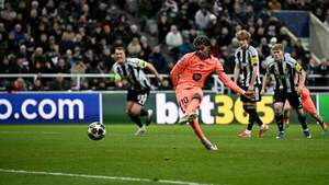 Barcelona rescata un empate ante Newcastle en Inglaterra