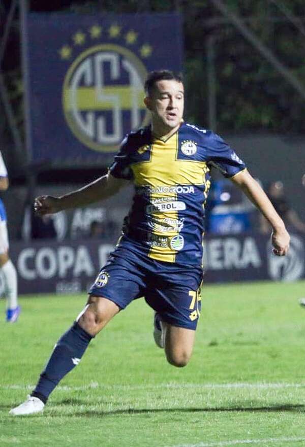 Trinidense: Camacho, a 16 goles de Sasá - Sportivo Trinidense - ABC Color