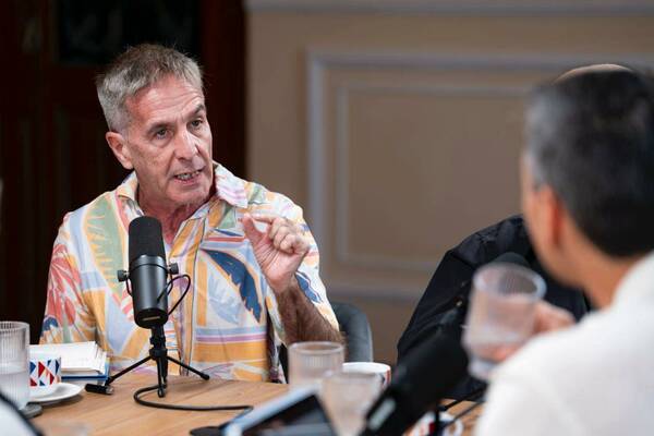 Enrique valoró las enseñanzas de Clari en “este” negocio