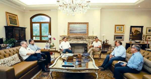 La Nación / Cartes recibió en su residencia al presidente Peña y al vice Alliana