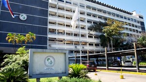 Ex consejero de IPS asegura que heredó 14 funcionarios por cargos de confianza