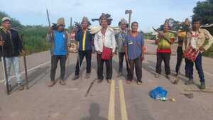 Ayoreos mantendrán bloqueo de ruta en Alto Paraguay en reclamo de víveres y obras paralizadas