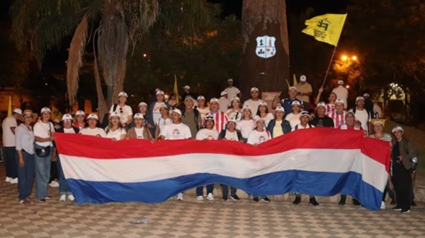 Docentes se concentran en el centro de Asunción desde la madrugada