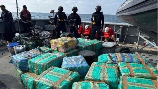 Ecuador y EE.UU incautan 2 toneladas de droga valorada en USD 40 millones en altamar