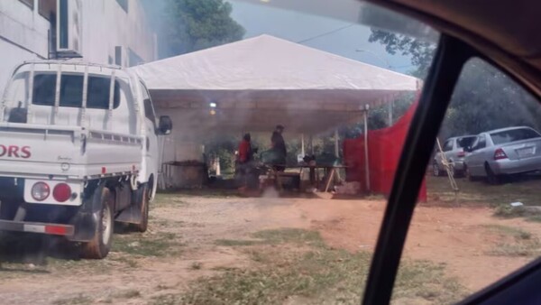 Intendente de Areguá cerró la calle para hacer asado por su cumple