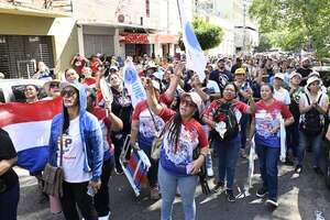 EN VIVO: docentes se manifiestan contra la reforma de la caja fiscal - Política - ABC Color