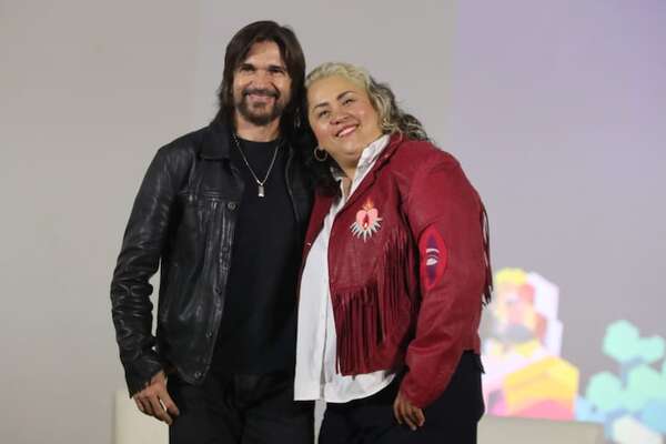 Juanes y Vivir Quintana le cantan a lo “Humano” frente al “algoritmo artificial” - Música - ABC Color