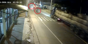 San Lorenzo: Choque frontal entre moto y camión repartidor deja un fallecido - trece