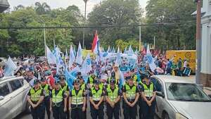 Los satíricos personajes que se destacan en la marcha docente  - Nacionales - ABC Color