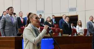 La Nación / Guadalupe Aveiro juró como senadora en reemplazo de Erico Galeano