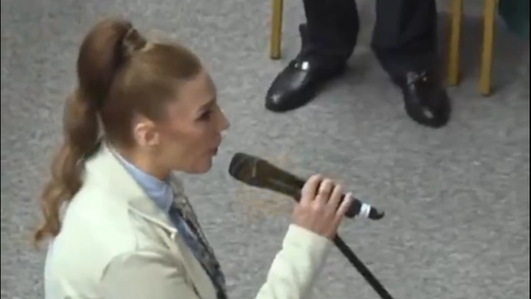 Guadalupe Aveiro llegó acompañada de su ex a su juramento como senadora