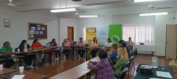 Taller de mujeres indígenas se desarrolla en la UCI y culminará esta noche con presentación de libro de joven autora Mbya