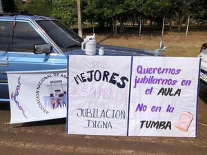 Segundo día de movilización docente en Encarnación por reclamo jubilatorio