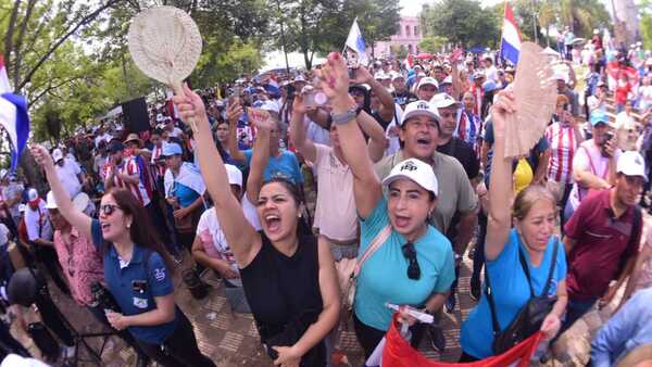 Docentes continuarán en vigilia hasta que Senado trate la jubilación