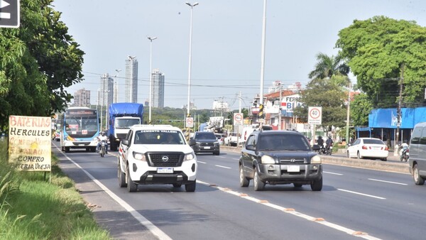 Carril exclusivo en la Transchaco: Casi 500 multas y conductores siguen invadiendo la vía